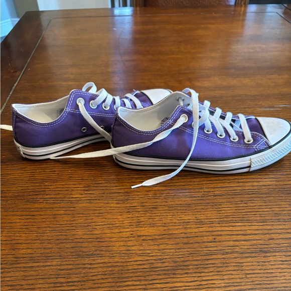 Women’s purple Converse sneakers size 8.5 - Picture 8 of 8